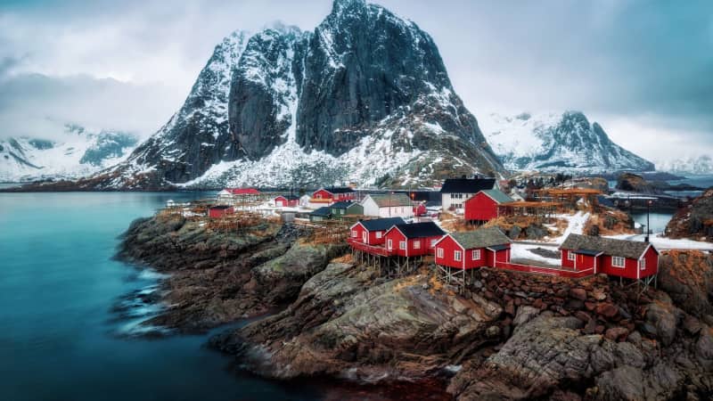 Reine - een piepklein dorpje in het noorden van Noorwegen, beroemd om zijn natuur en rust