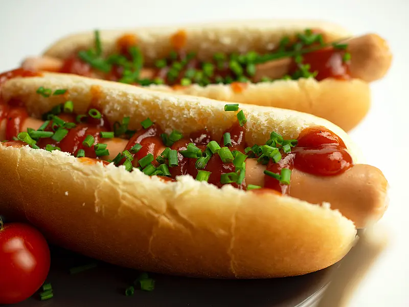 Hot dog Żabka kcal - sprawdź ile kalorii ma hot dog z Żabki!