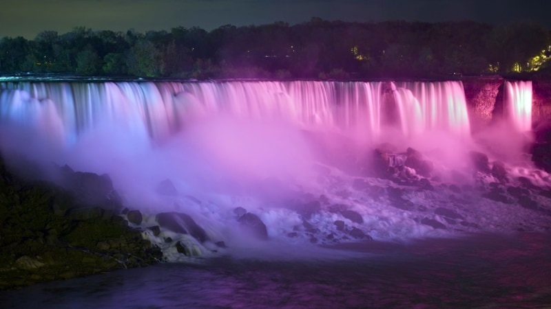 Niagara watervallen bij nacht